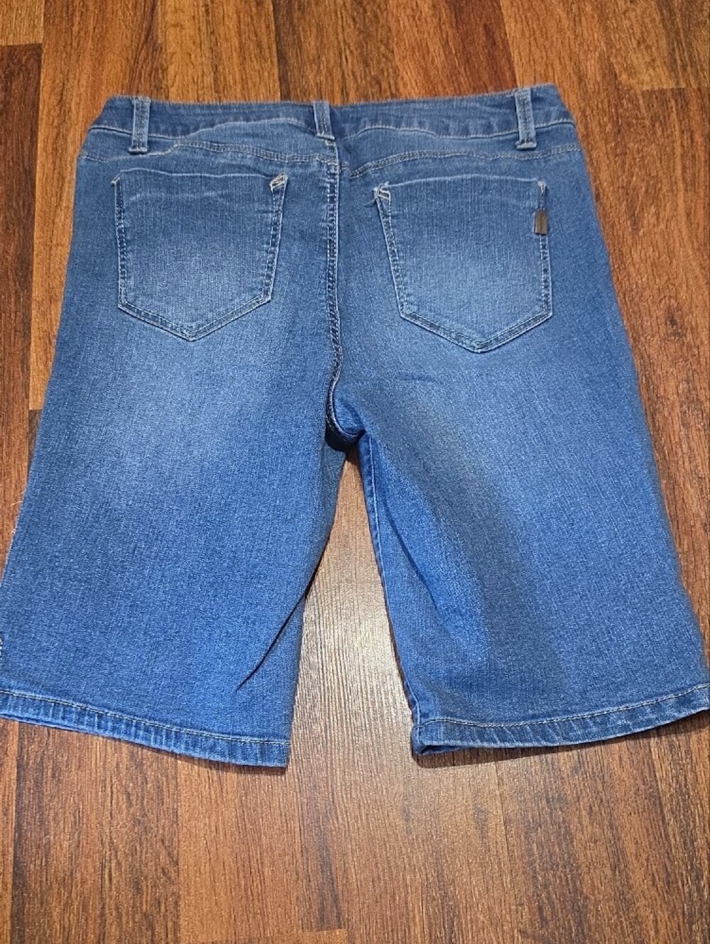 1822 Denim Women’s Mid Blue Denim Bermuda Shorts - Picture 4 of 4